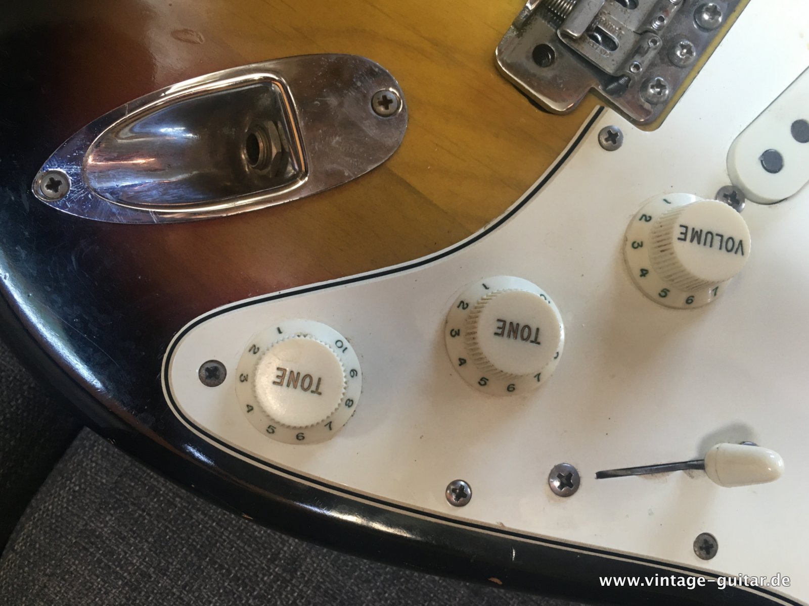 Fender-Stratocaster-1967-sunburst-012.jpg