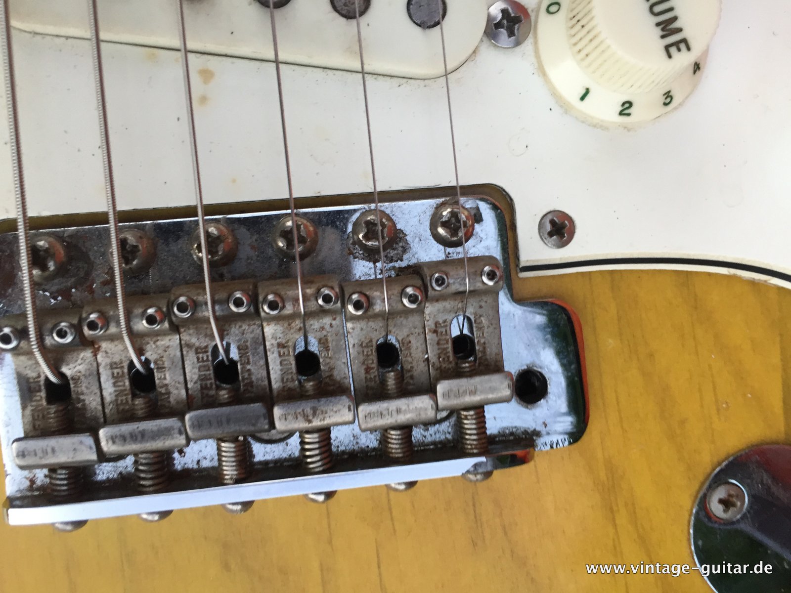 Fender-Stratocaster-1967-sunburst-017.jpg