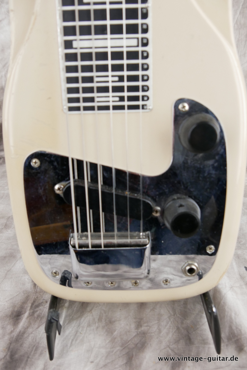 Fender_Champ_Lap_steel_desert_fawn_1958-005.JPG