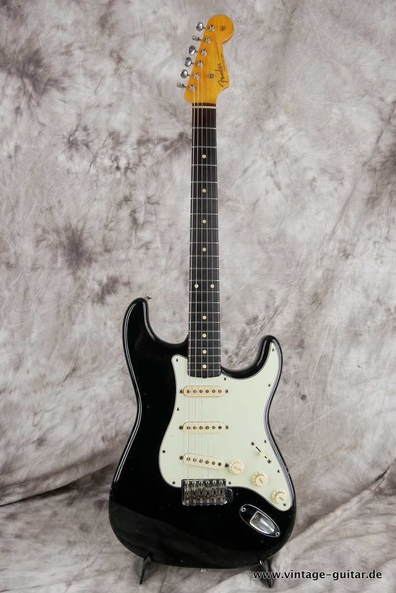 Fender_Stratocaster_pre_CBS_slab_board_black_1962-001.JPG