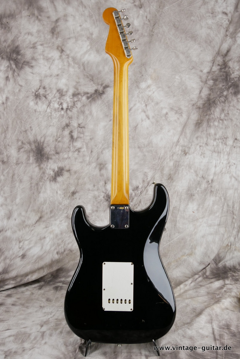 Fender_Stratocaster_pre_CBS_slab_board_black_1962-002.JPG