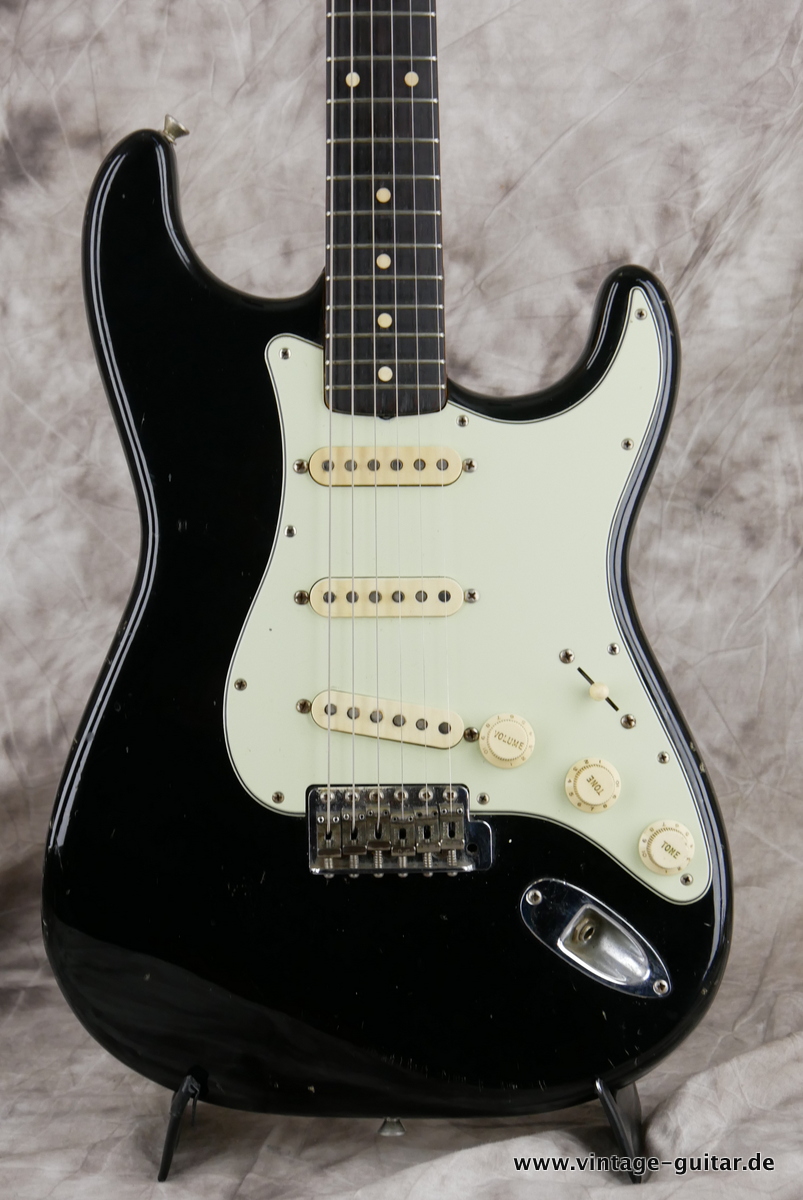 Fender_Stratocaster_pre_CBS_slab_board_black_1962-003.JPG