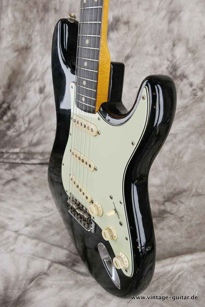Fender_Stratocaster_pre_CBS_slab_board_black_1962-006.JPG