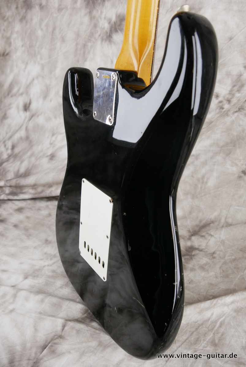 Fender_Stratocaster_pre_CBS_slab_board_black_1962-008.JPG