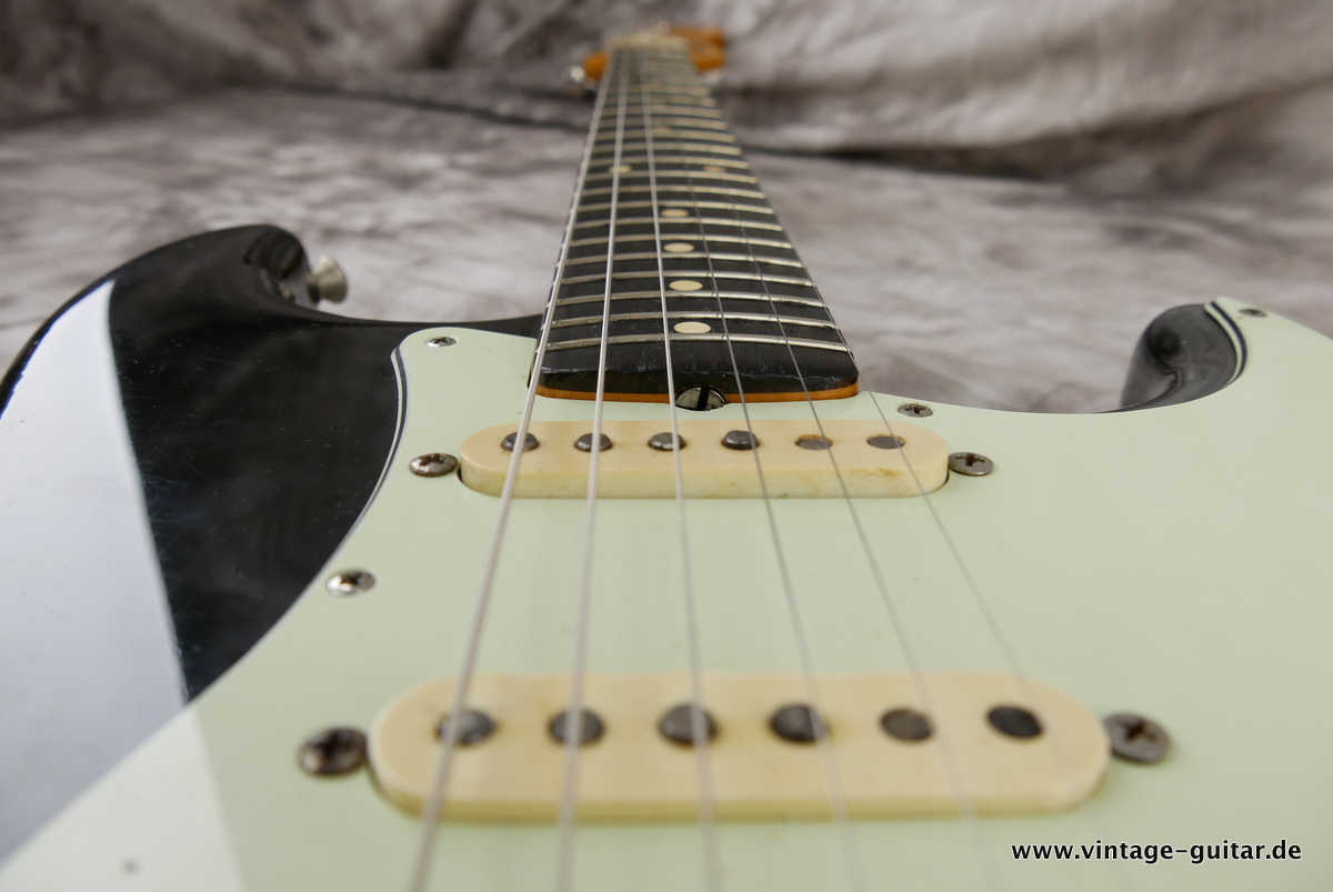 Fender_Stratocaster_pre_CBS_slab_board_black_1962-017.JPG