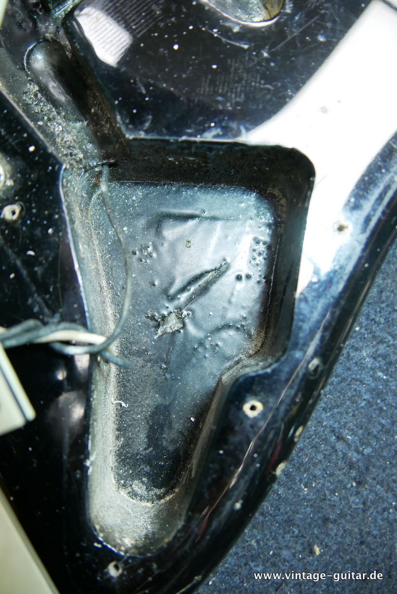 img/vintage/4475/Fender_Stratocaster_pre_CBS_slab_board_black_1962-027.JPG