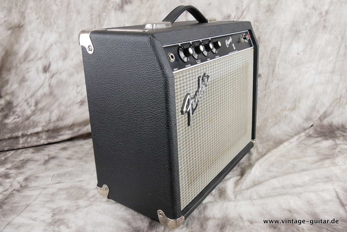 Fender_Champ_II_black_1982-003.JPG