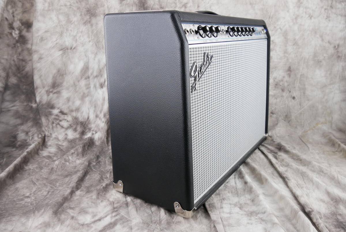 img/vintage/4479/Fender_Vibrolux_Reverb_Custom_68_black_2019-003.JPG