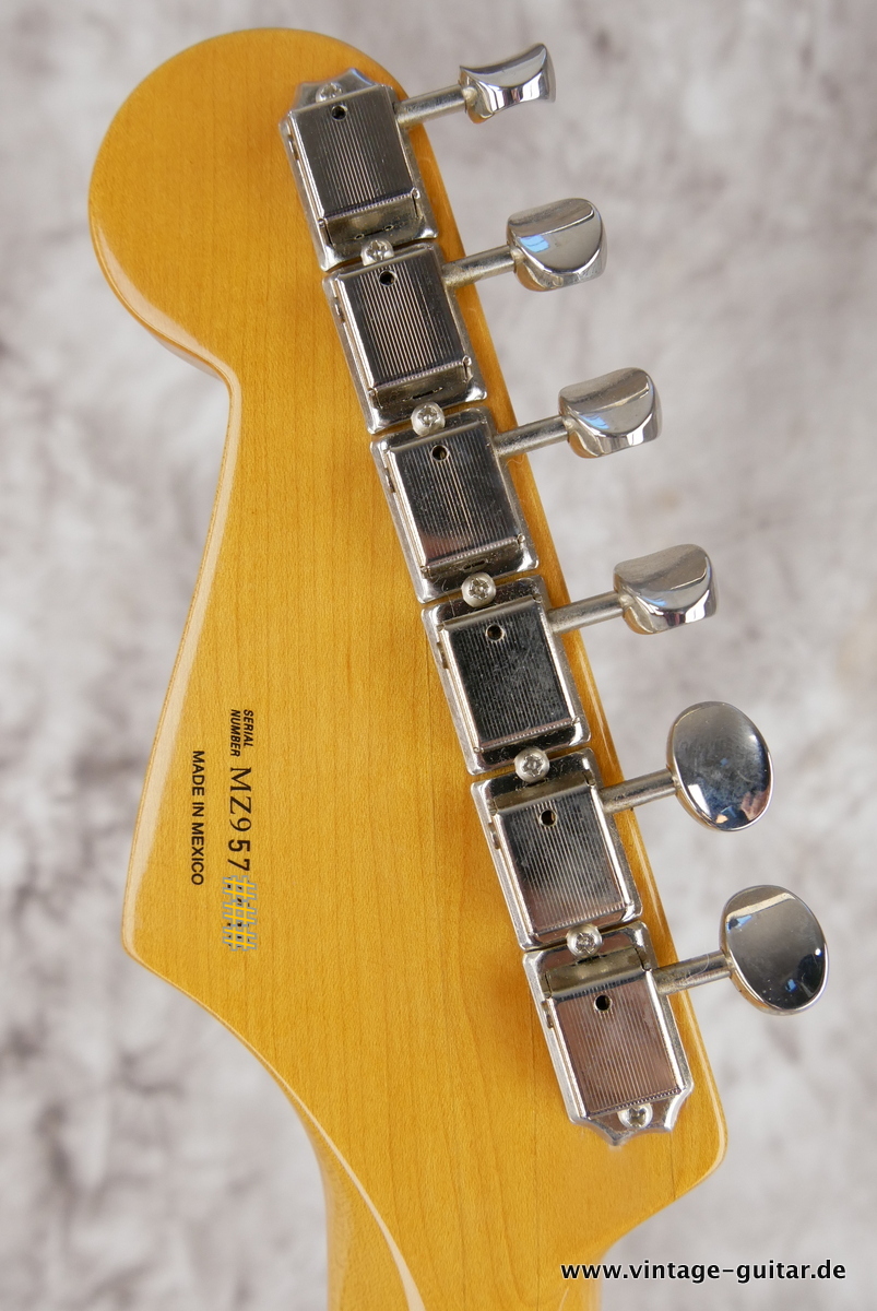 Fender_Stratocaster_classic_60s_Mexico_sunburst_2009-010.JPG