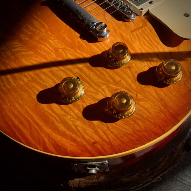img/vintage/4494/Gibson_Les_Paul_conversion_sunburst_1953-004.jpeg