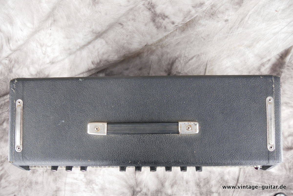 img/vintage/4498/Fender_Deluxe_Reverb_silverface_black_1973-003.JPG