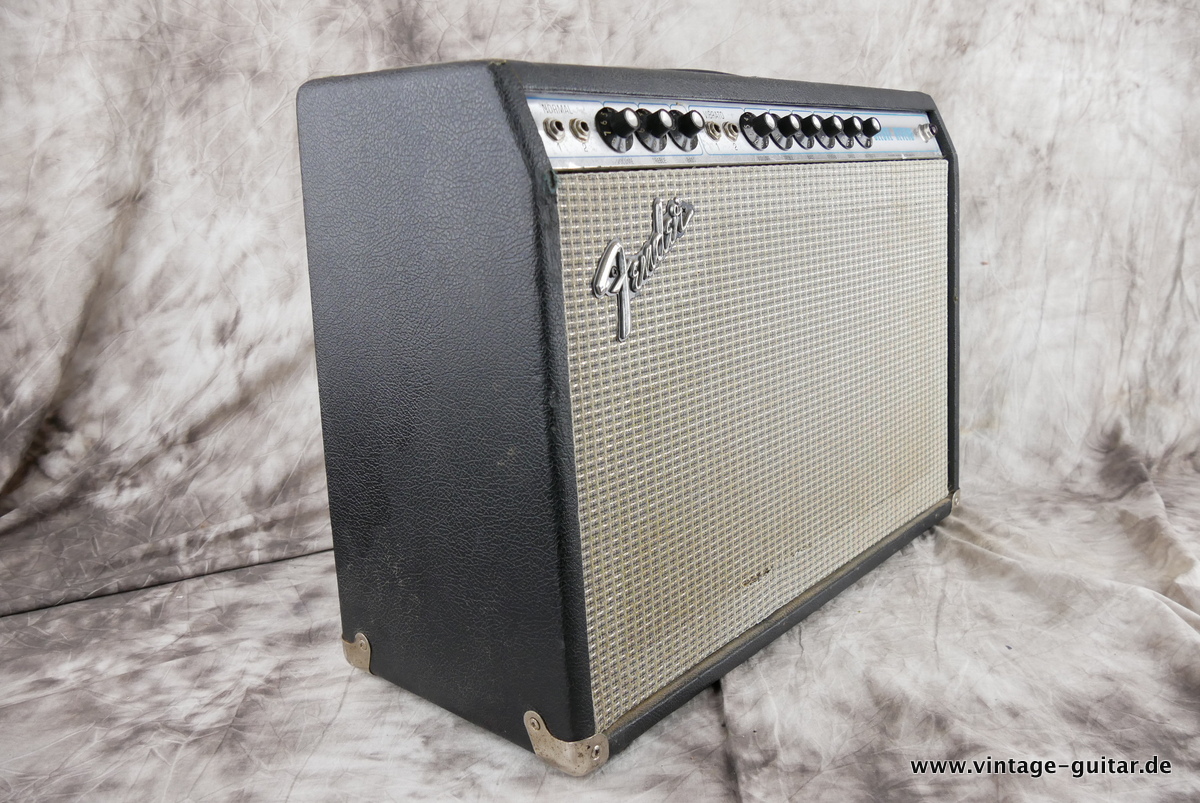 Fender_Deluxe_Reverb_silverface_black_1973-004.JPG