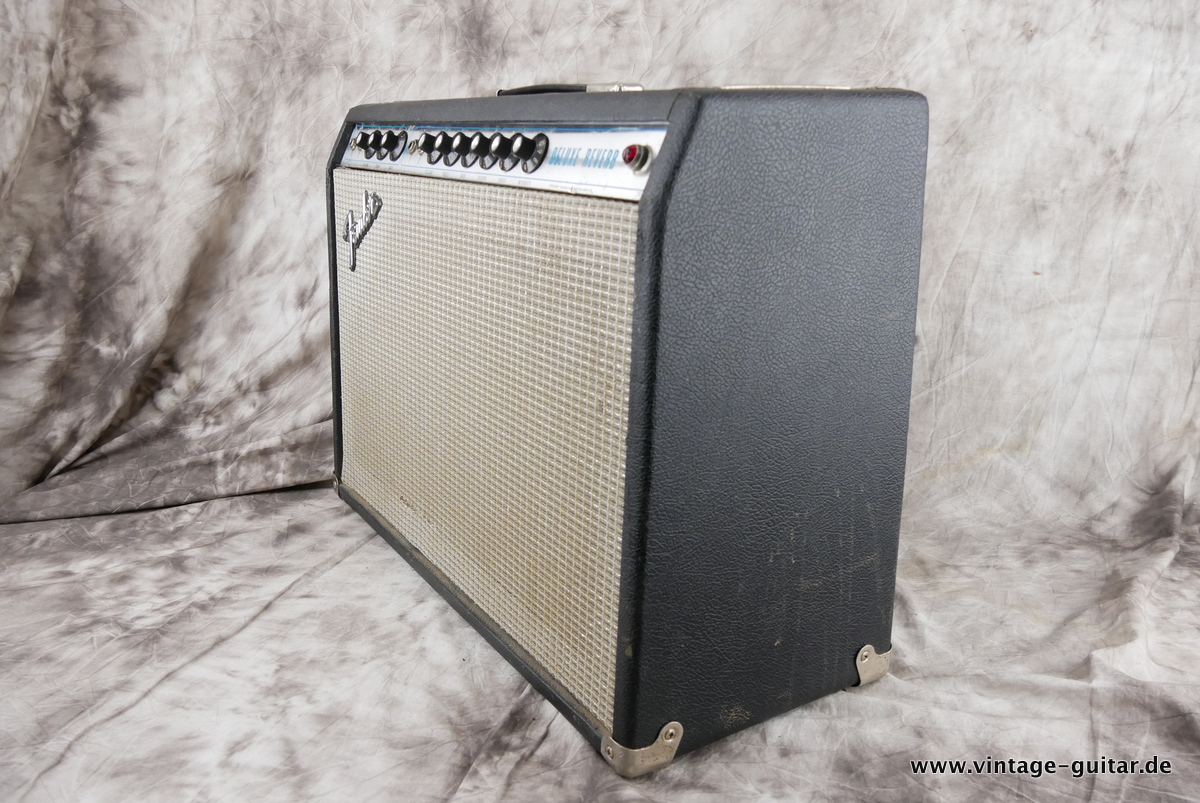 img/vintage/4498/Fender_Deluxe_Reverb_silverface_black_1973-005.JPG