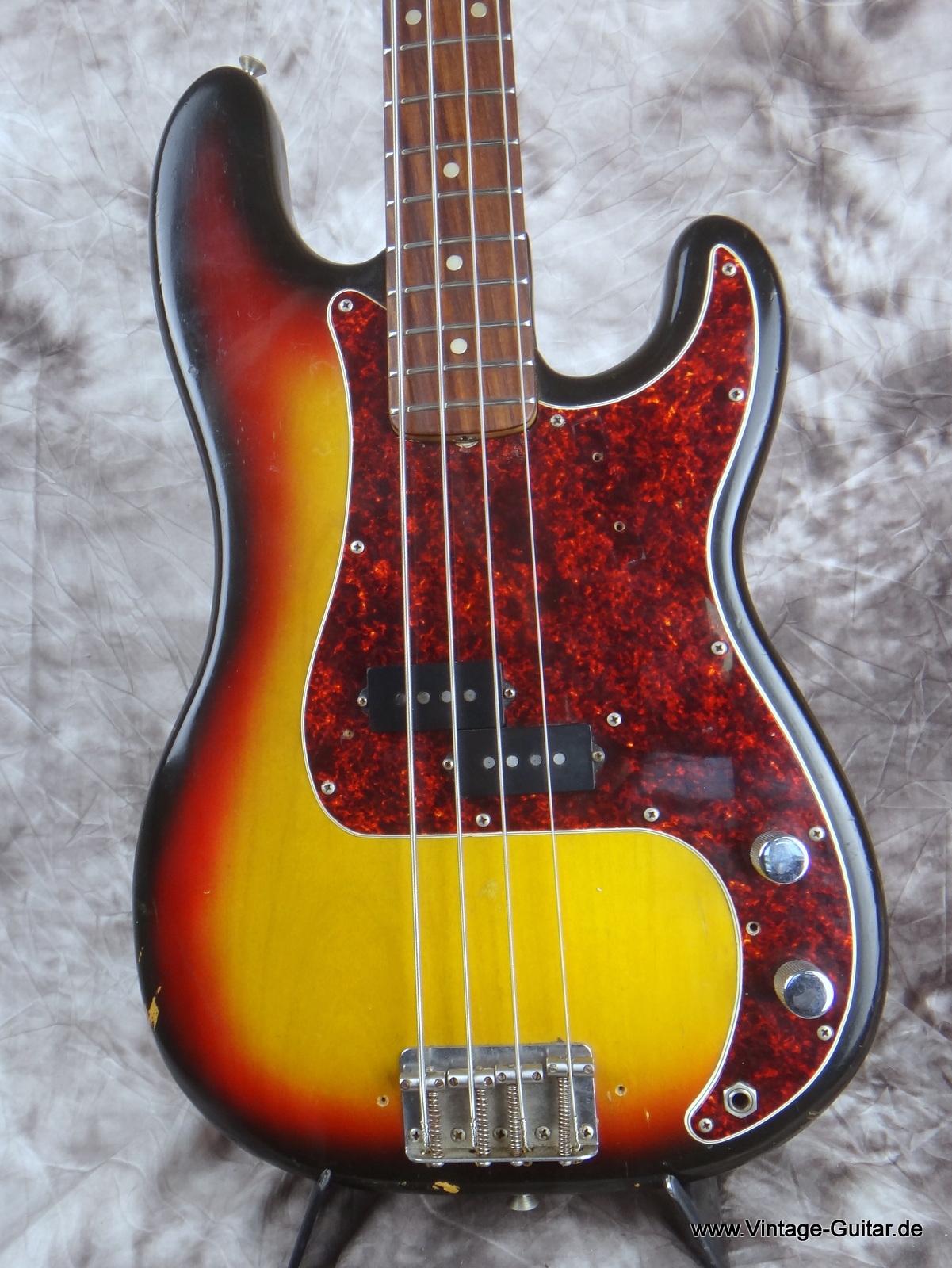 Fender_Precision_Bass_1972_sunburst-002.JPG