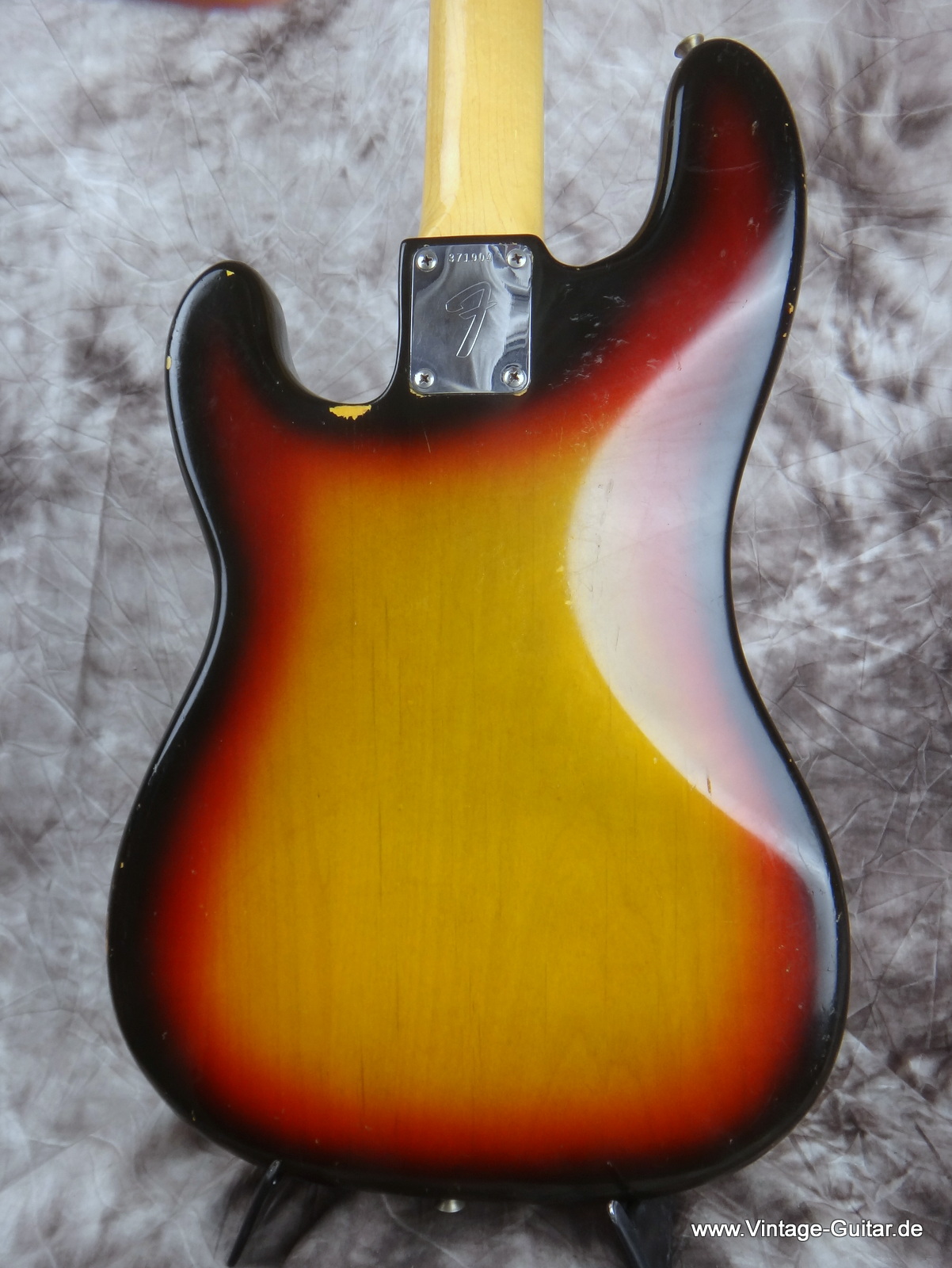 Fender_Precision_Bass_1972_sunburst-004.JPG