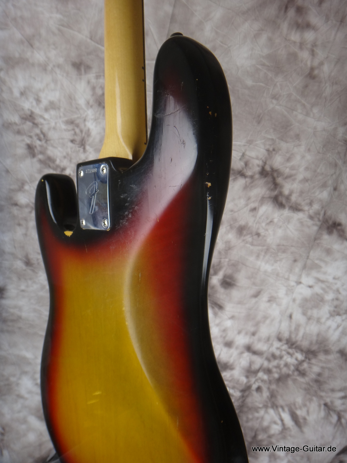 Fender_Precision_Bass_1972_sunburst-010.JPG