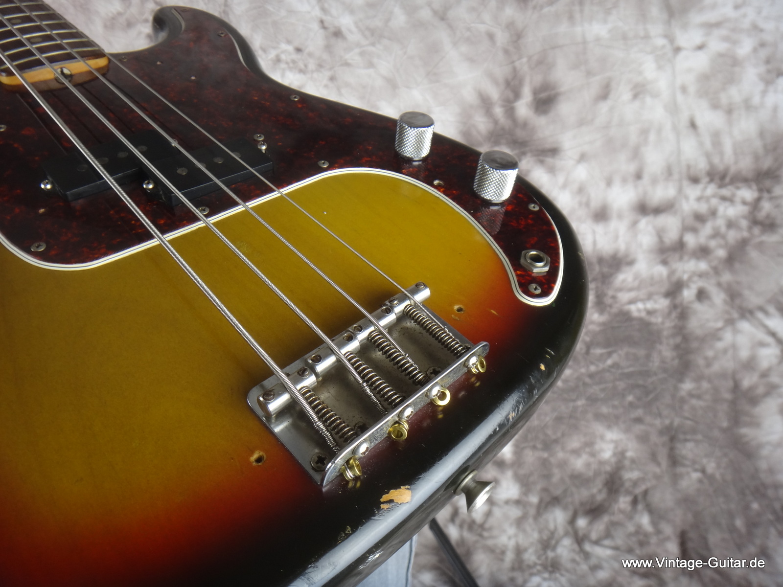 Fender_Precision_Bass_1972_sunburst-013.JPG