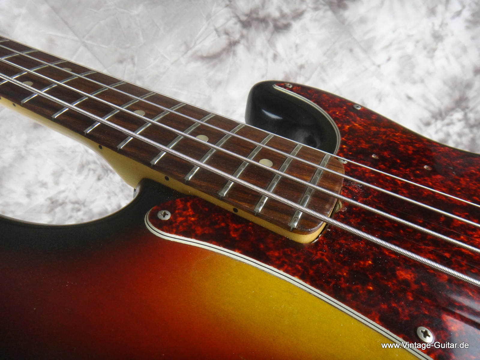 Fender_Precision_Bass_1972_sunburst-015.JPG