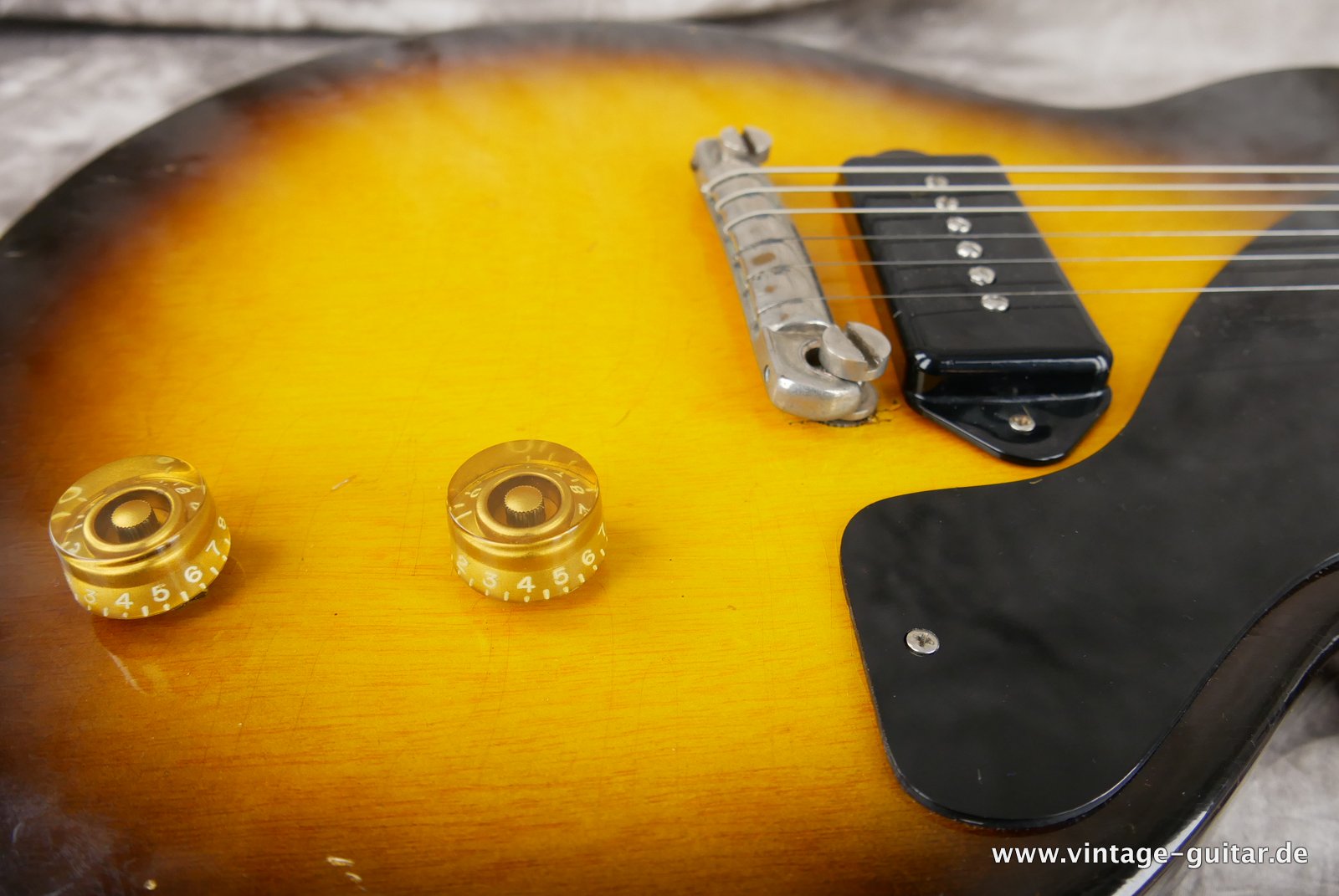 Gibson-Les-Paul-Junior-1955-sunburst-015.JPG
