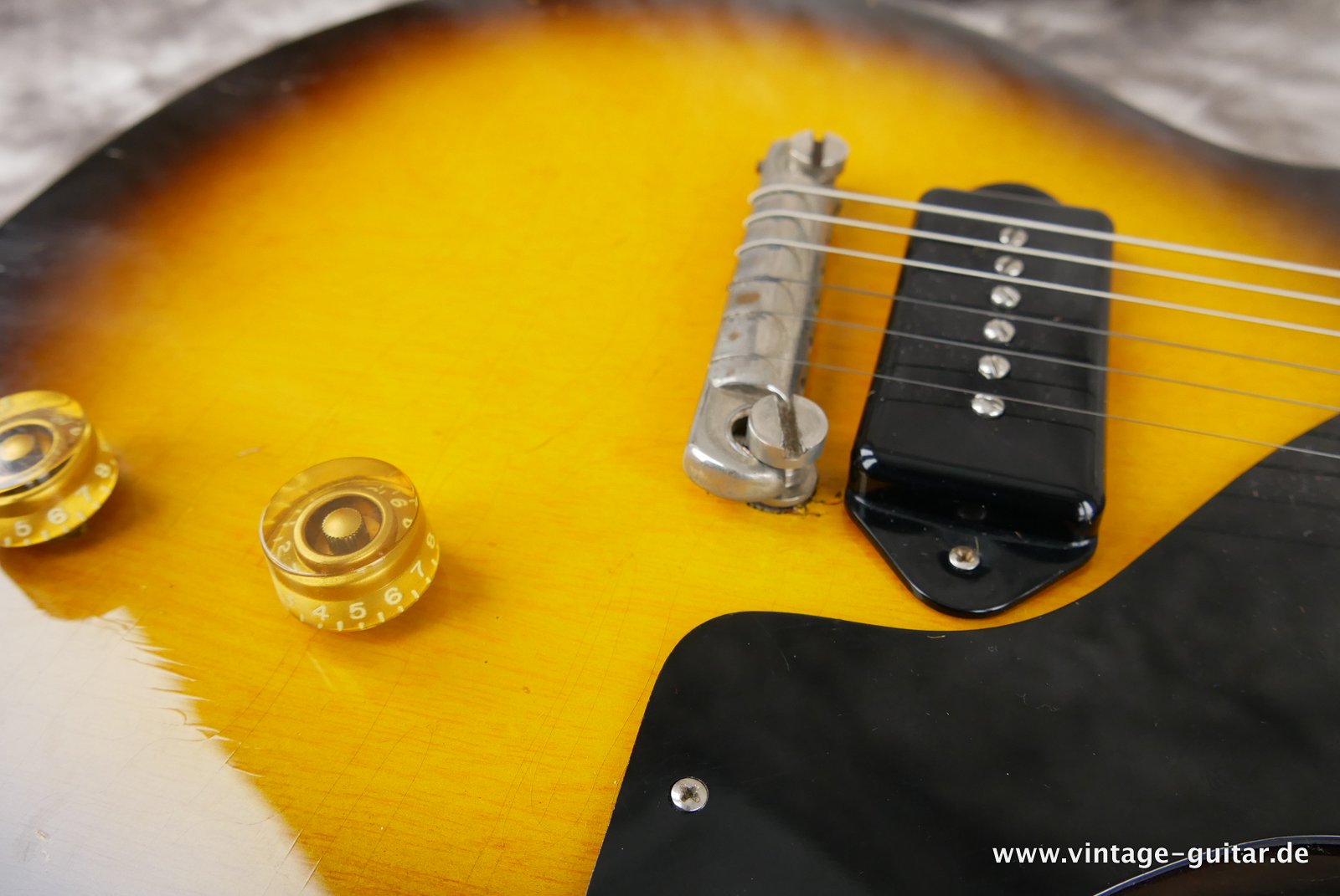 Gibson-Les-Paul-Junior-1955-sunburst-018.JPG