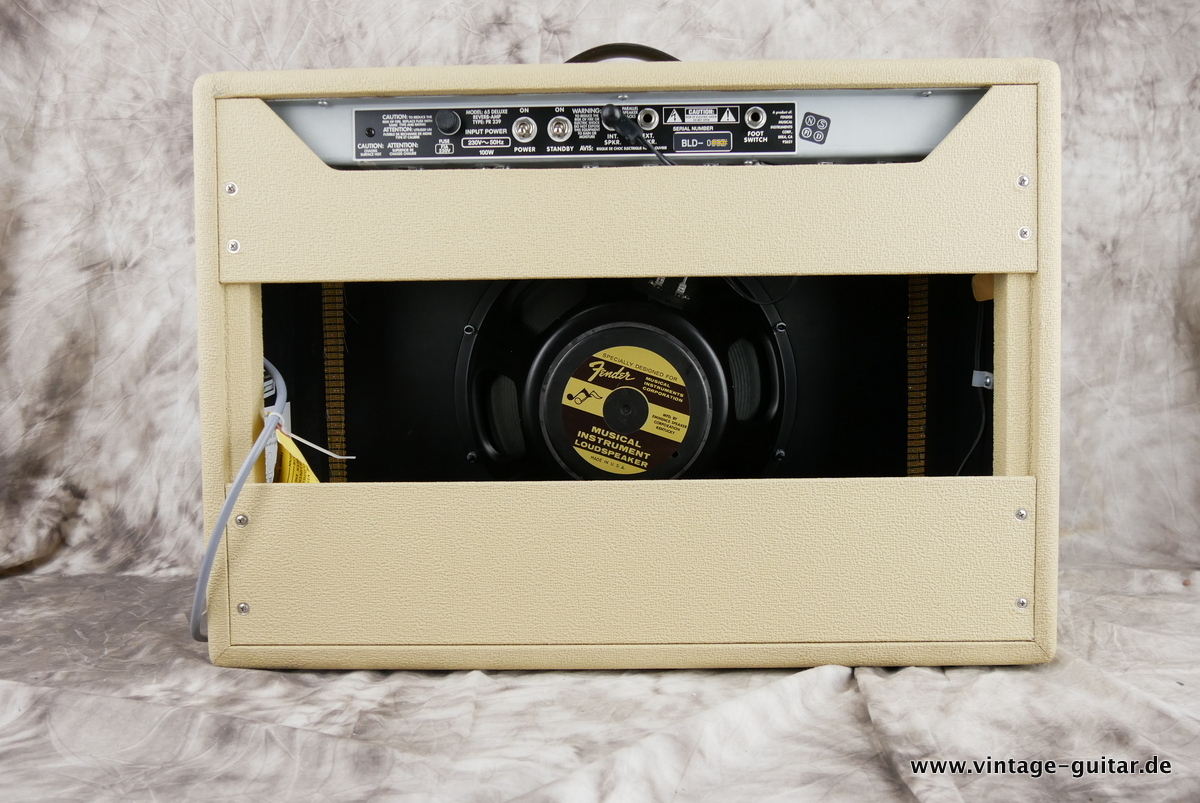 img/vintage/4519/Fender_Deluxe_Reverb_limited_edition_blonde_1994-002.JPG