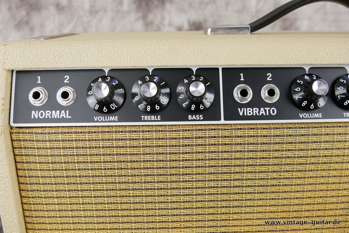 img/vintage/4519/Fender_Deluxe_Reverb_limited_edition_blonde_1994-005.JPG