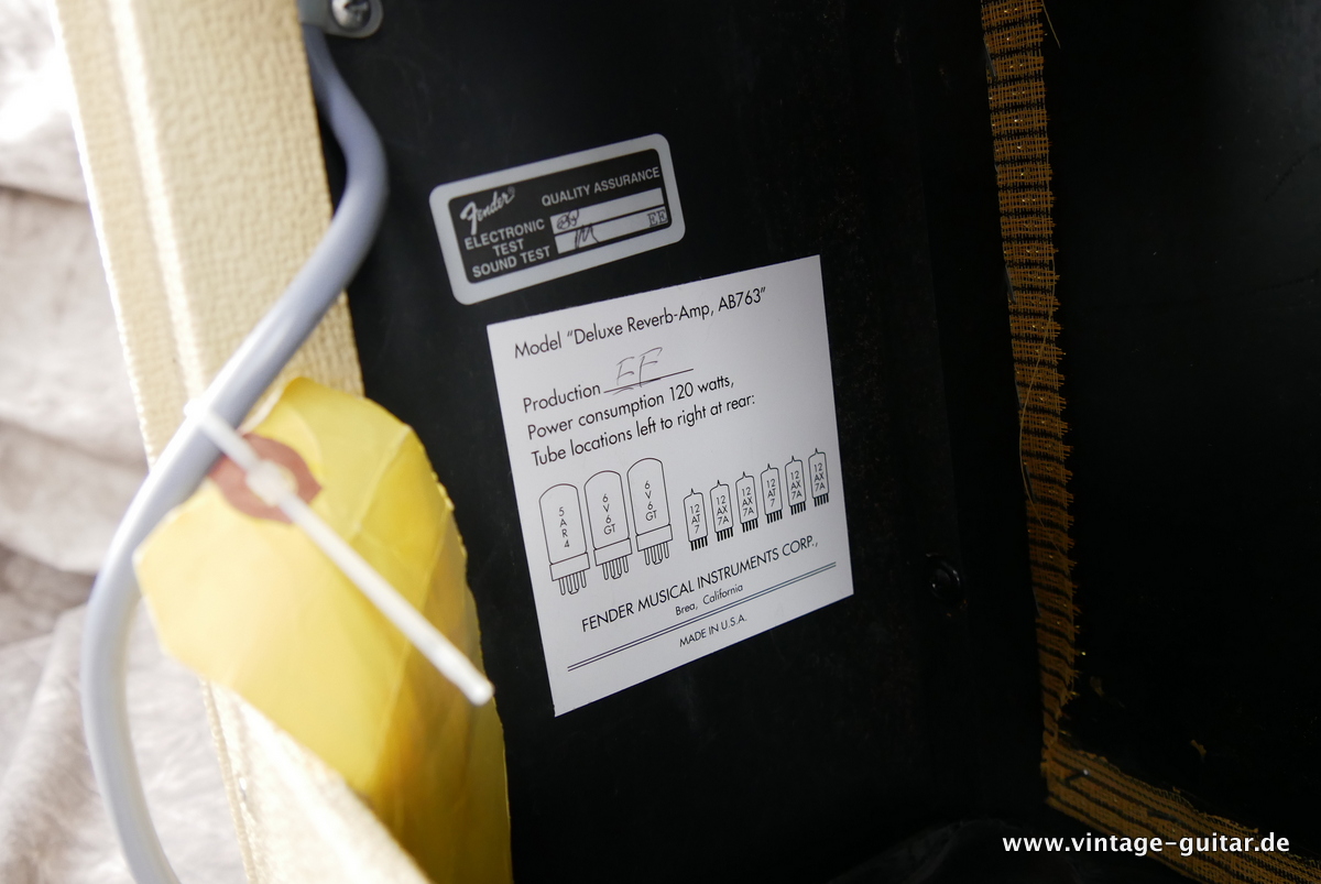 img/vintage/4519/Fender_Deluxe_Reverb_limited_edition_blonde_1994-009.JPG