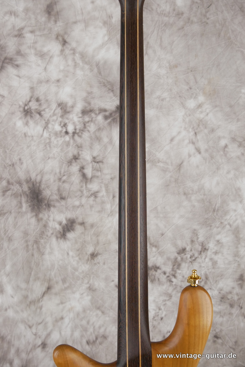 img/vintage/4521/Warwick_Streamer_first_series_natural_1984-012.JPG