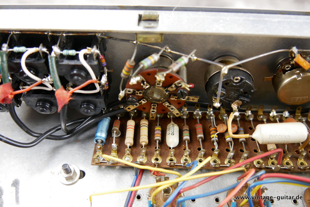 img/vintage/4523/Vox_AC_30_Top_Boost_black_1970-017.JPG
