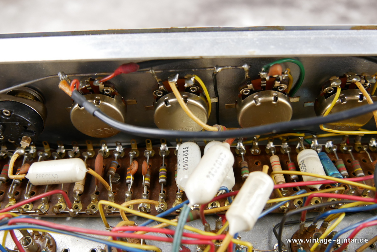 img/vintage/4523/Vox_AC_30_Top_Boost_black_1970-018.JPG