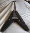 Musterbild Gibson-Flying-V-Bass-1981-black-001.JPG