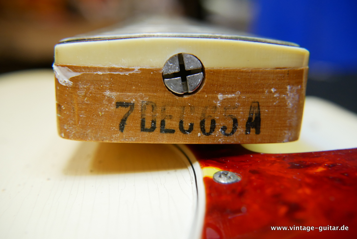 img/vintage/4537/Fender_Jazz_Bass_matching_headstock_dots_olympic_white_1966-016.JPG