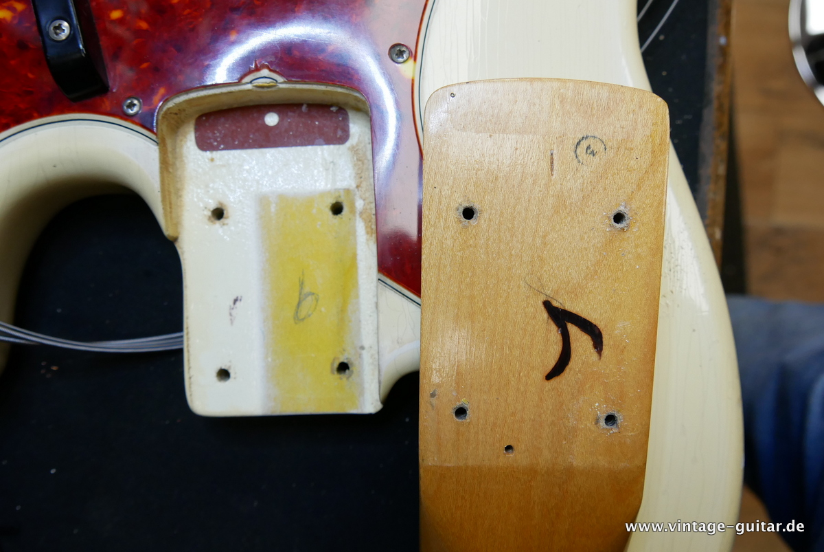 Fender_Jazz_Bass_matching_headstock_dots_olympic_white_1966-018.JPG