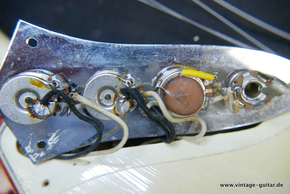 img/vintage/4537/Fender_Jazz_Bass_matching_headstock_dots_olympic_white_1966-019.JPG