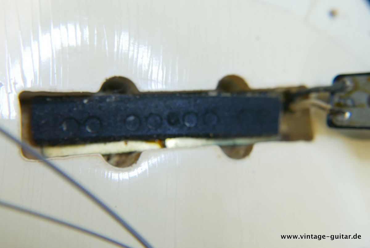 img/vintage/4537/Fender_Jazz_Bass_matching_headstock_dots_olympic_white_1966-024.JPG