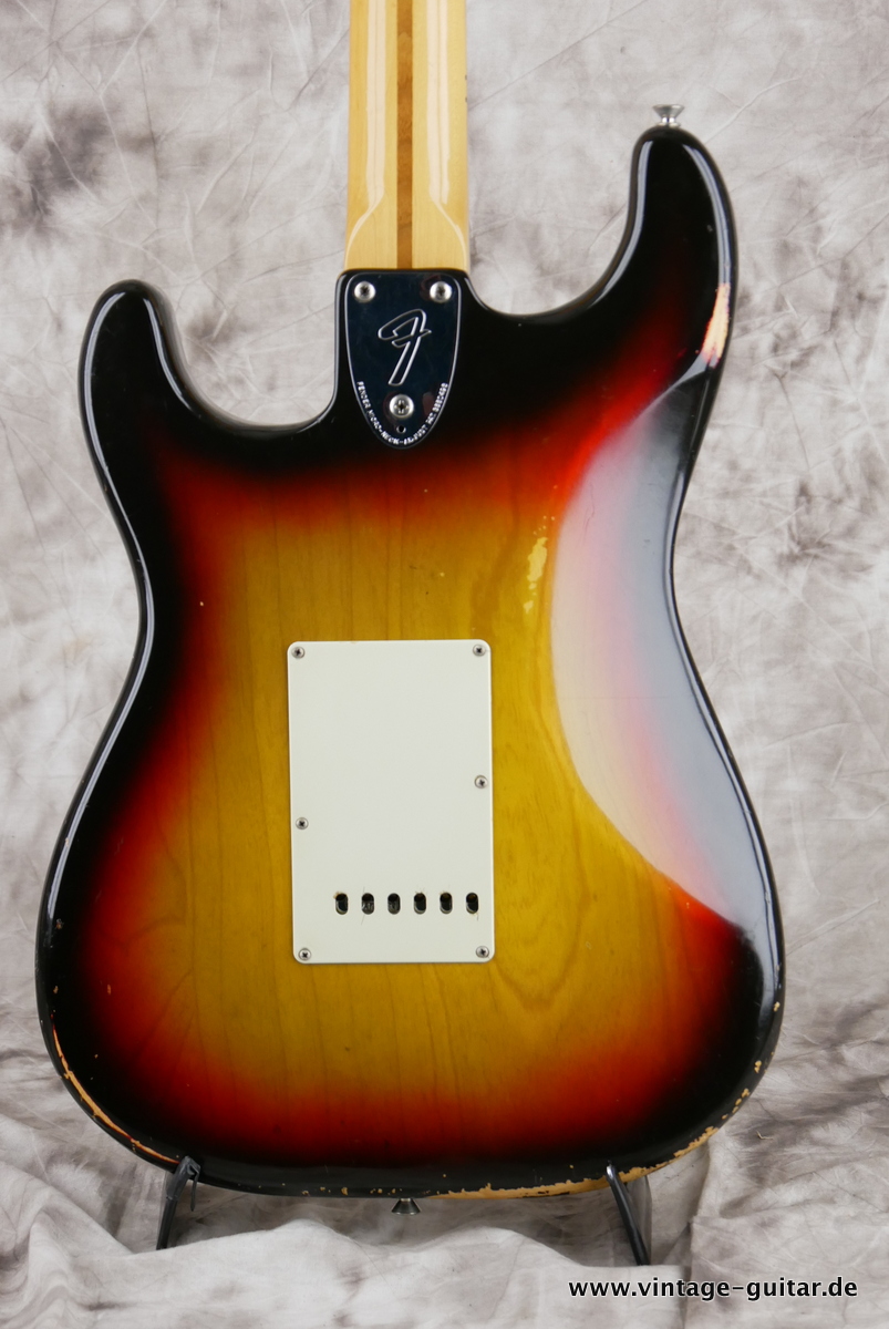 Fender_Stratocaster_white_parts_sunburst_1976-004.JPG