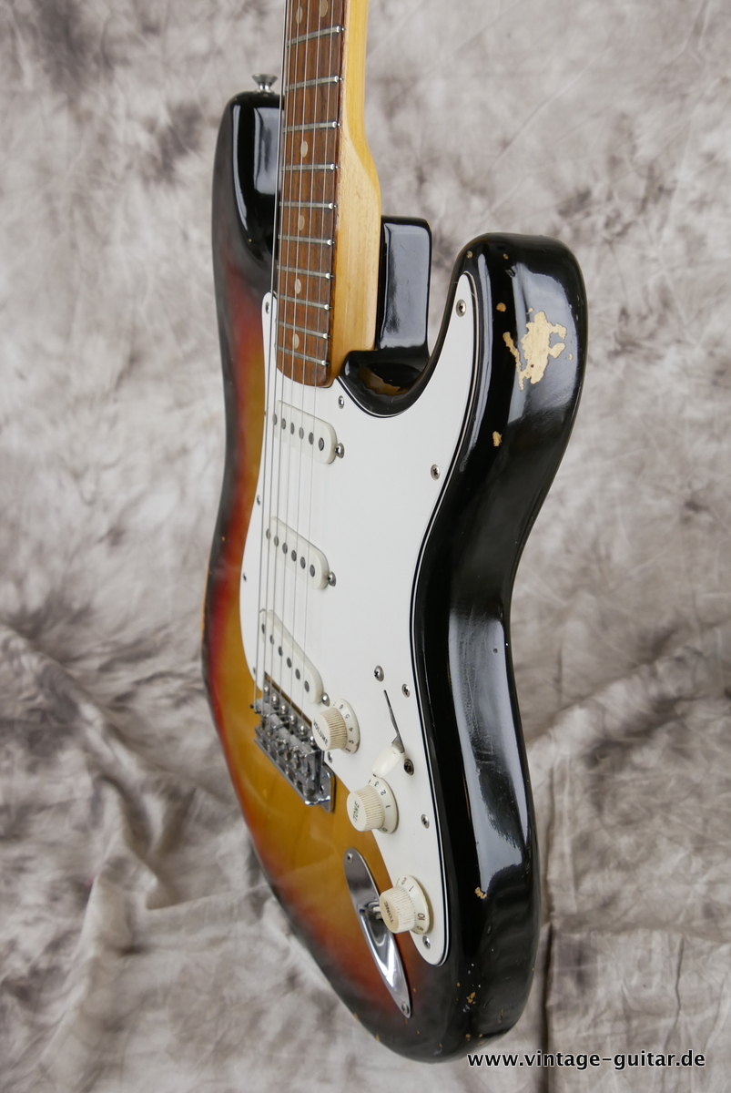 Fender_Stratocaster_white_parts_sunburst_1976-006.JPG