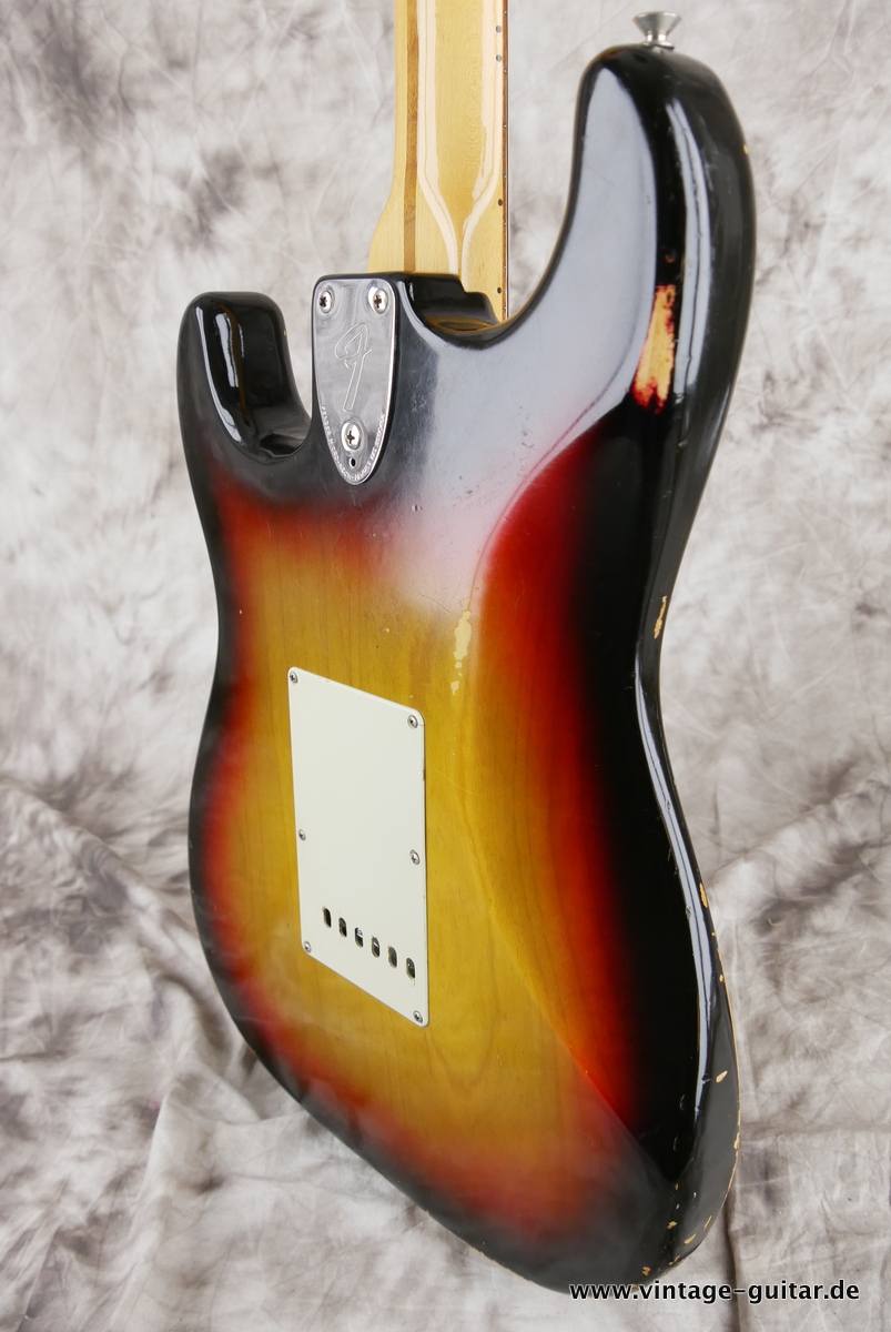 Fender_Stratocaster_white_parts_sunburst_1976-008.JPG