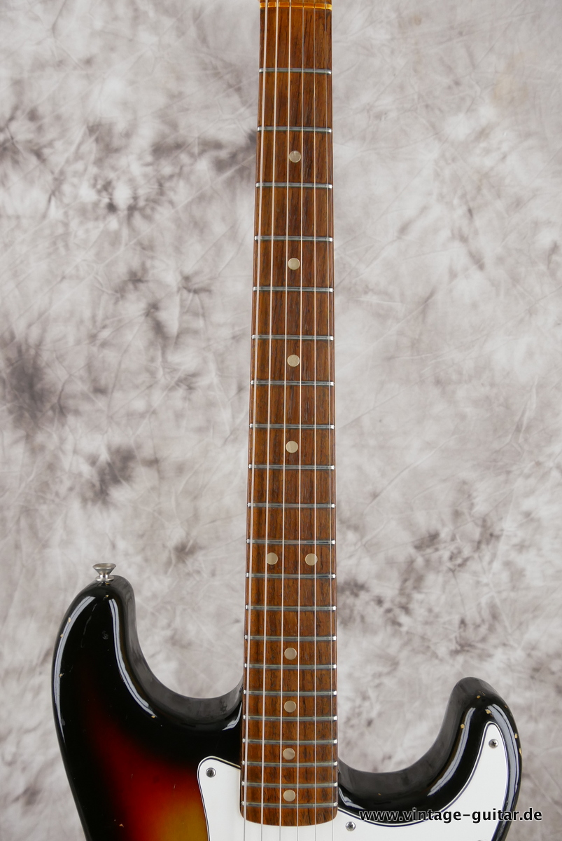 Fender_Stratocaster_white_parts_sunburst_1976-011.JPG