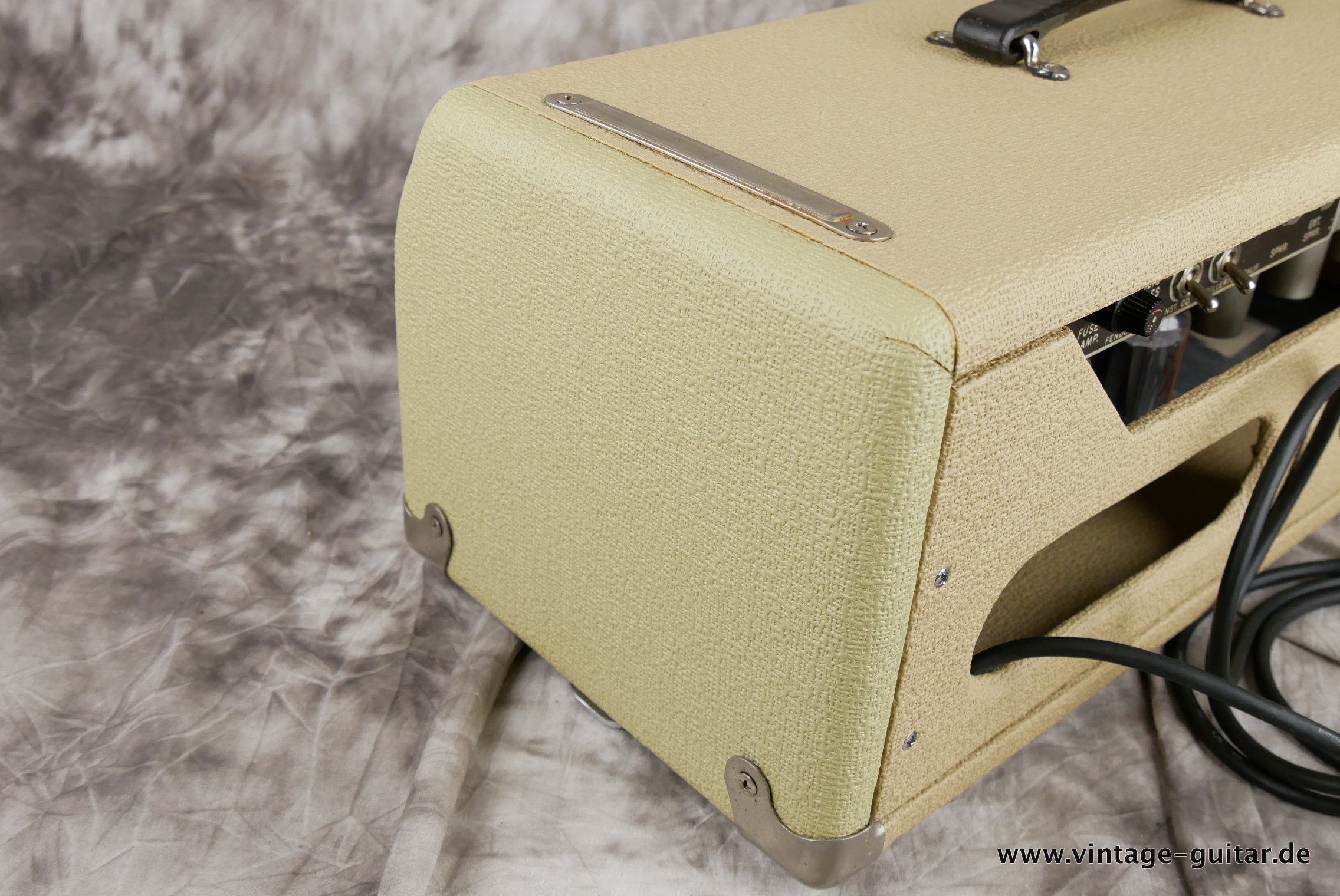 img/vintage/4546/Fender_Bassman_Top_Cab_white_1961-014.JPG