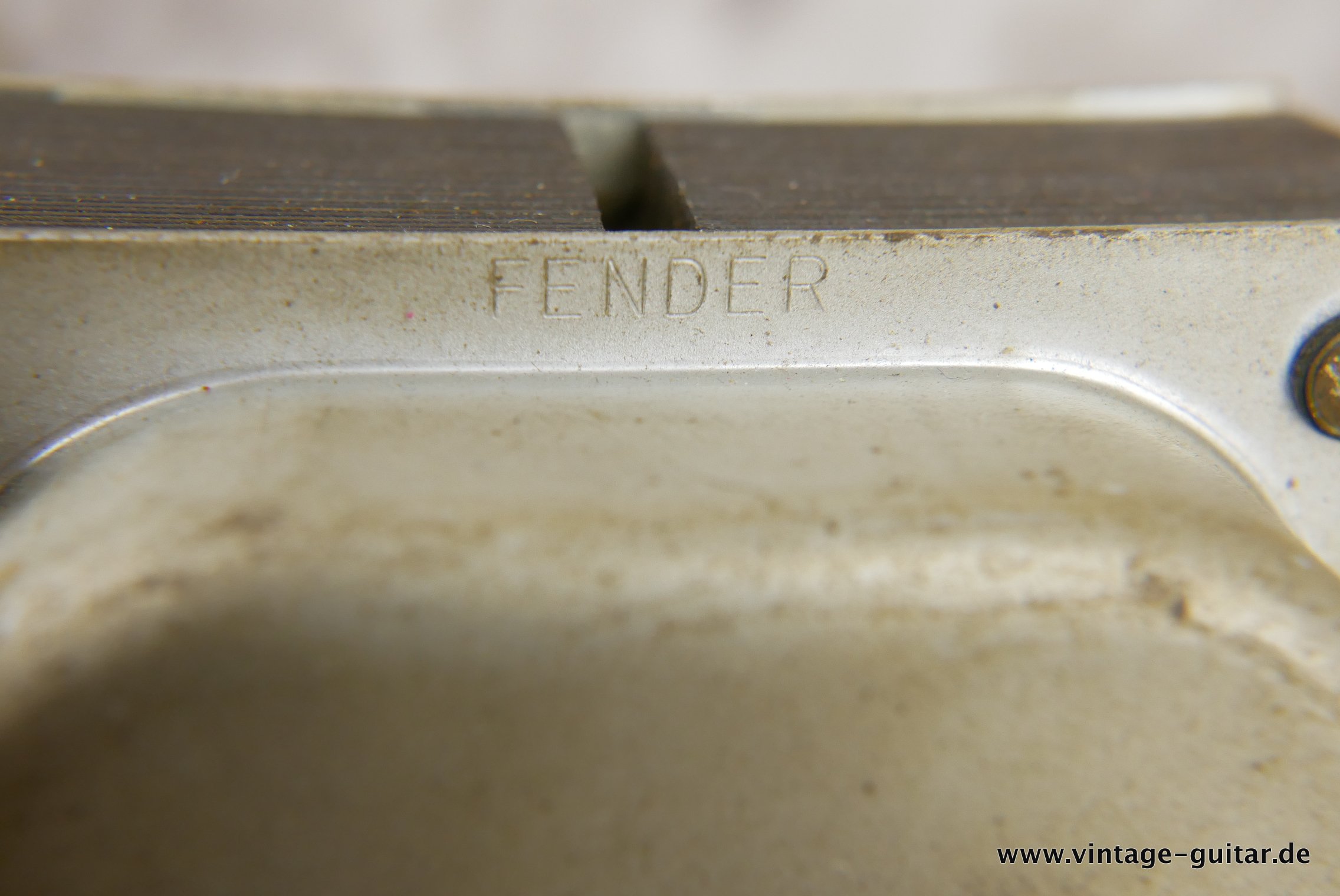 Fender_Bassman_Top_Cab_white_1961-017.JPG