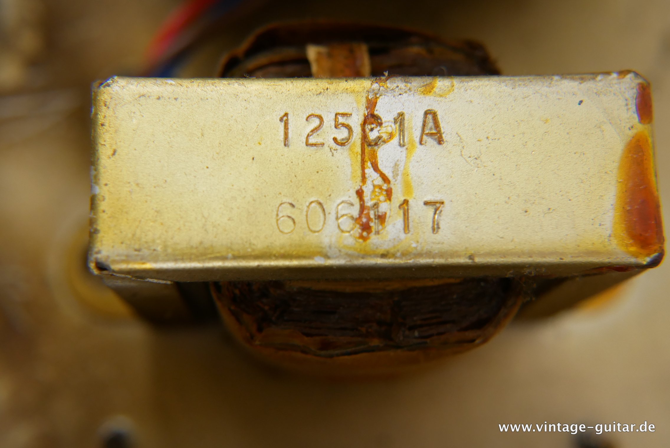 img/vintage/4546/Fender_Bassman_Top_Cab_white_1961-021.JPG