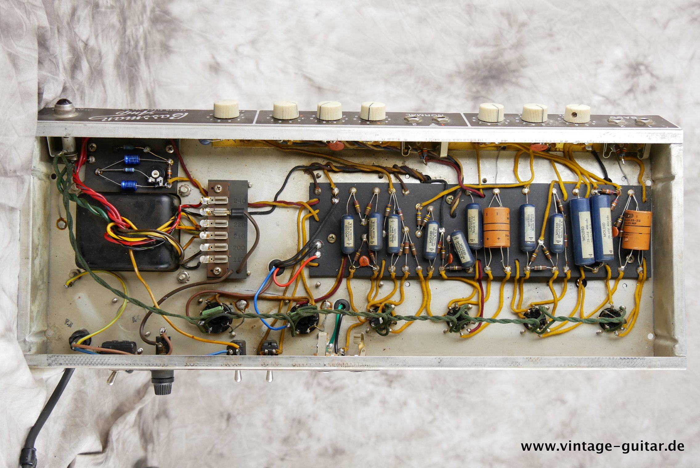 img/vintage/4546/Fender_Bassman_Top_Cab_white_1961-024.JPG