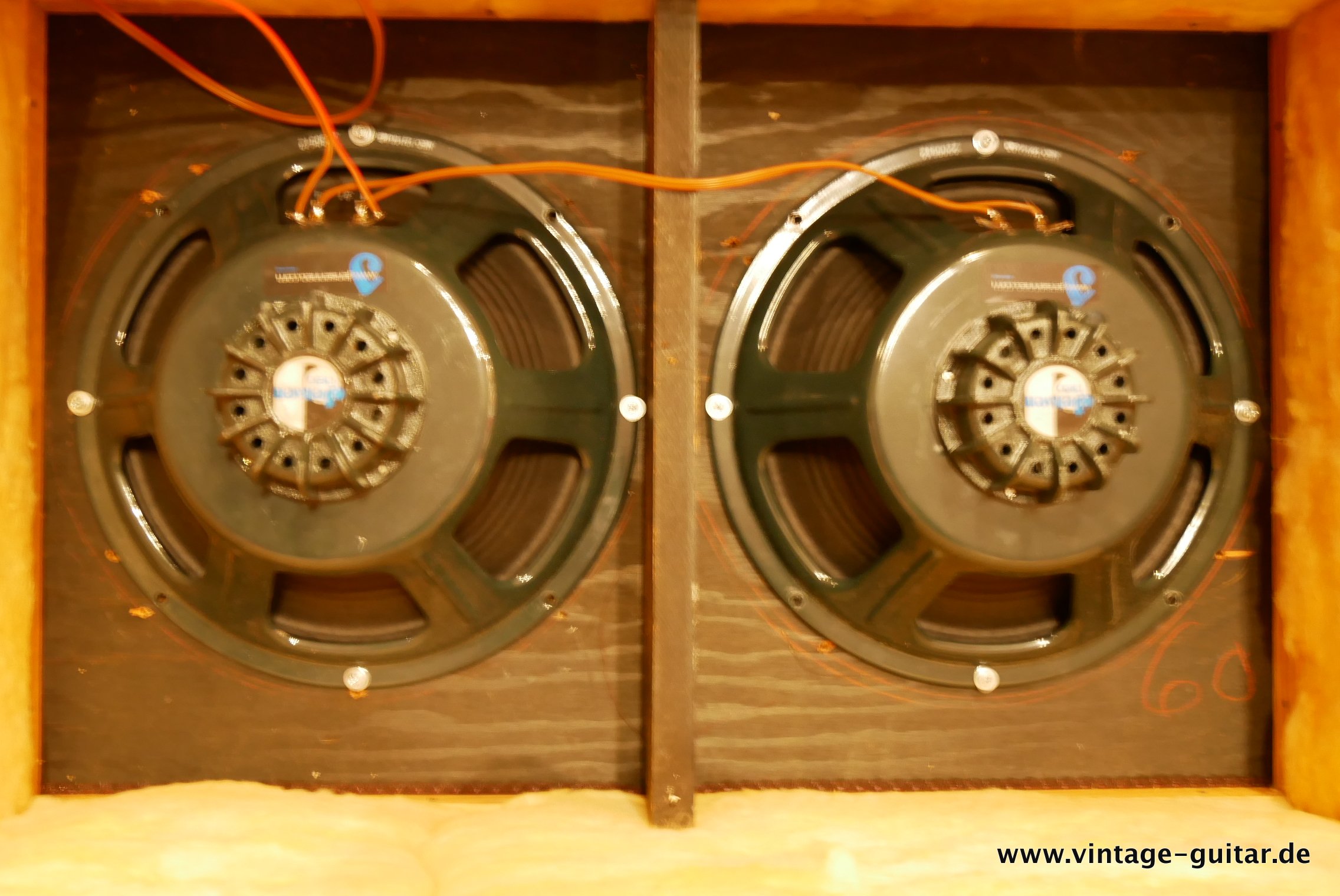img/vintage/4546/Fender_Bassman_Top_Cab_white_1961-034.JPG