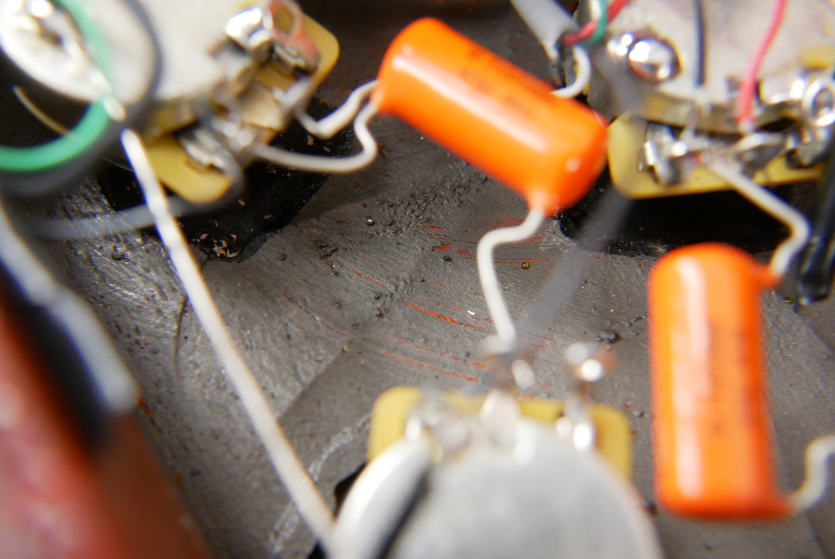 img/vintage/4552/Gibson_Les_Paul_Standard_Plus_flamed_back-amber_2002-016.JPG