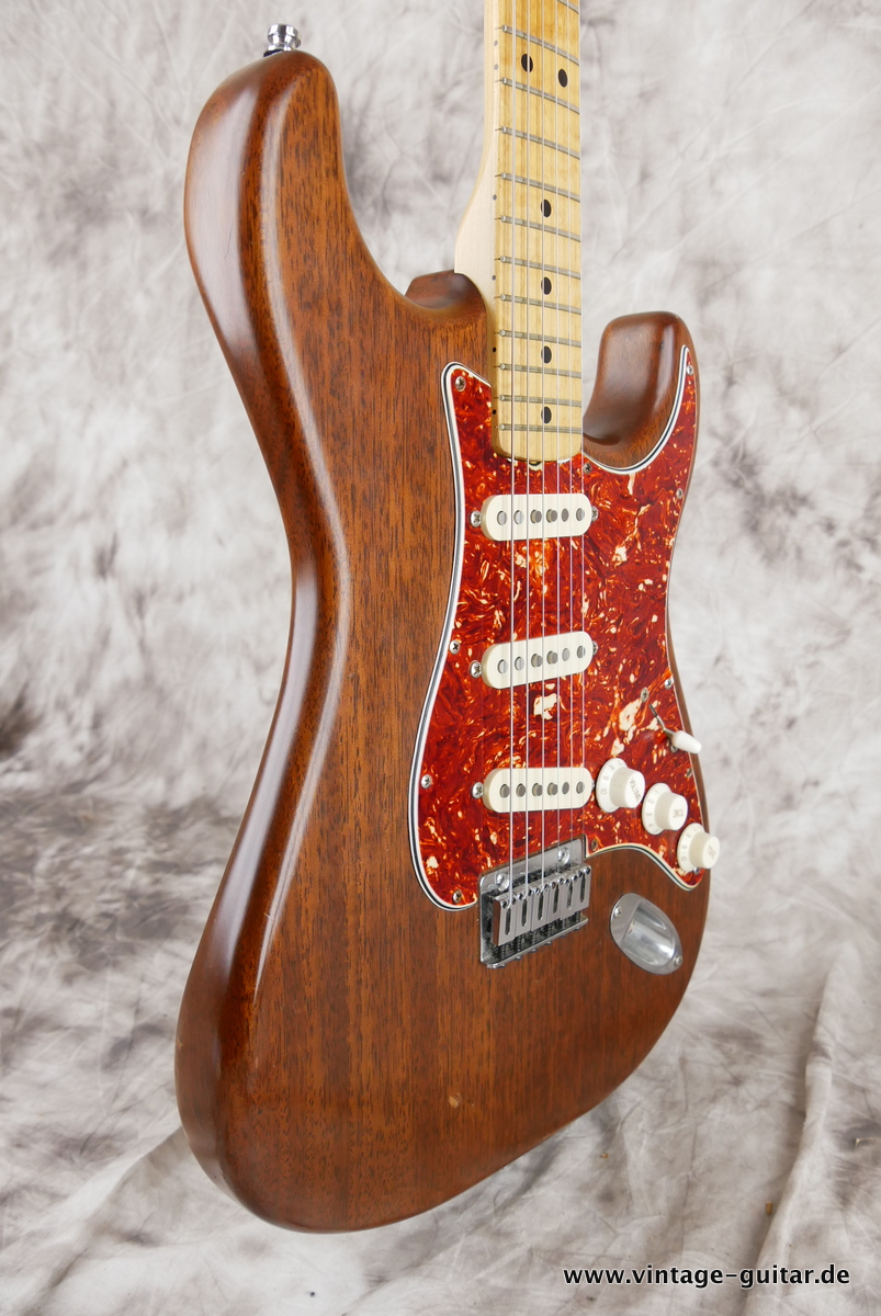 Cimar_Stratocaster_natural_1980-005.JPG