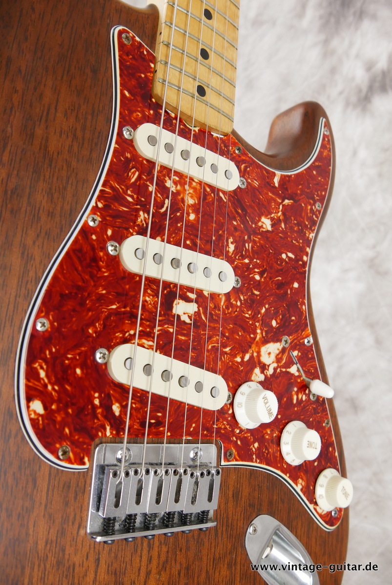 Cimar_Stratocaster_natural_1980-014.JPG