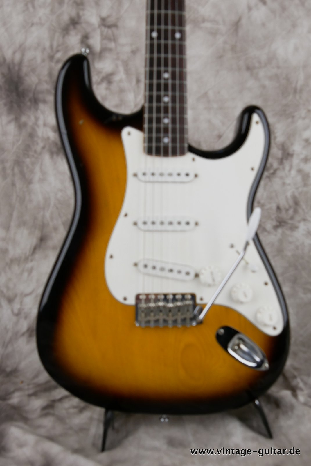 Tokai-Strat-Springy-Sound-ST-60-1982-002.JPG