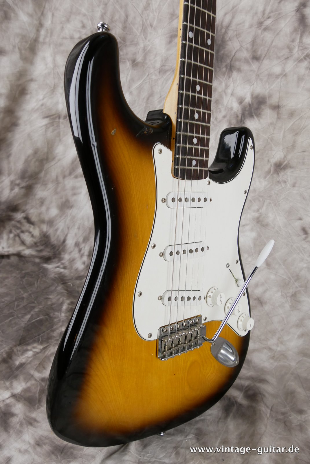 Tokai-Strat-Springy-Sound-ST-60-1982-005.JPG