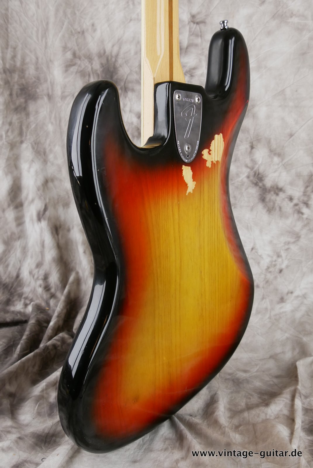img/vintage/4589/Fender-Jazz-Bass-1976-sunburst-011.JPG